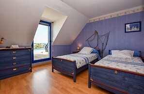 Seaside Villa With Pool in Moelan