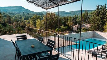 Villa in Luberon With Saltwater Pool