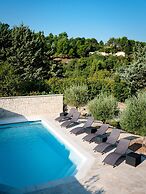 Villa in Luberon With Saltwater Pool