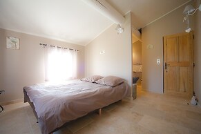 Villa in Luberon With Saltwater Pool