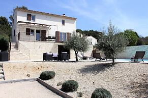 Villa in Luberon With Saltwater Pool