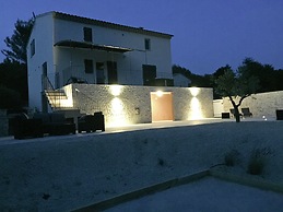 Villa in Luberon With Saltwater Pool