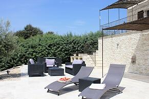 Villa in Luberon With Saltwater Pool