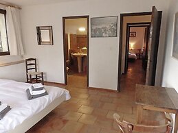 Saint-siffret: Forest & Pool