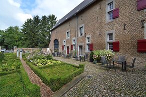 Spacious Villa near Town Center in Mesch