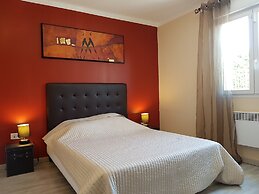Villa Alba: Sunlit Comfort in Lirac