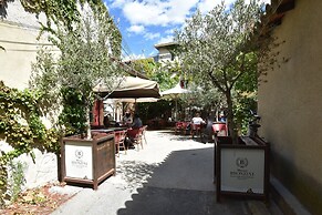 Villa Alba: Sunlit Comfort in Lirac