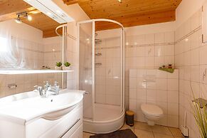 Spacious Chalet near Kreischberg Ski Area