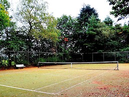 Hideaway: Sauna, Tennis & Trampoline