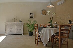 Farmhouse in Carpentras With Pool