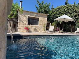 Farmhouse in Carpentras With Pool