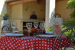 Farmhouse in Carpentras With Pool