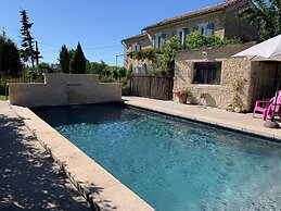 Farmhouse in Carpentras With Pool