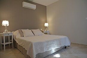Farmhouse in Carpentras With Pool