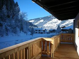 Boutique Apartment With Mountain View