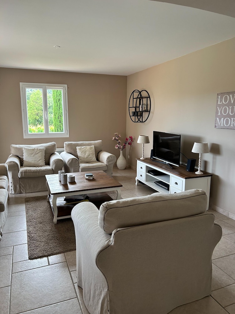 Villa in Plan-de-la-tour With Pool & Vineyard Views