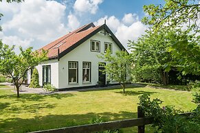Peaceful Dune Retreat With Garden