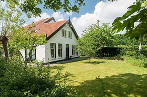 Peaceful Dune Retreat With Garden