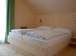 Attractive Chalet With Jacuzzi