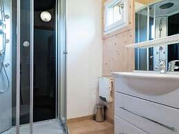 Attractive Chalet With Jacuzzi