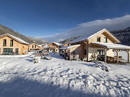 Attractive Chalet With Jacuzzi