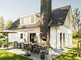 Villa in Parc de Kievit With Garden & Fireplace