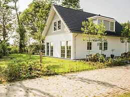 Villa in Parc de Kievit With Garden & Fireplace