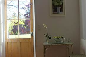 Country House in Provence With Garden Access