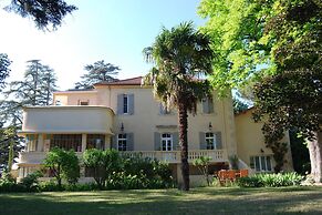 Country House in Provence With Garden Access