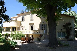 Country House in Provence With Garden Access