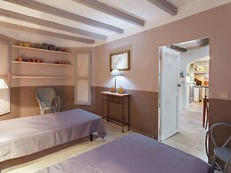 Cottage in Oppede With Pool and Garden
