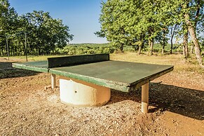 Quiet Holiday Home With Shared Pool