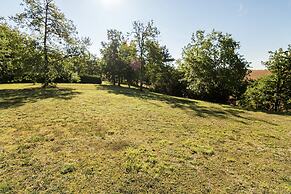 Quiet Holiday Home With Shared Pool