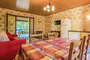 Quiet Holiday Home With Shared Pool