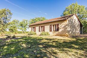 Quiet Holiday Home With Shared Pool