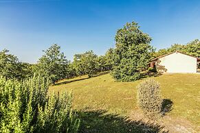 Quiet Holiday Home With Shared Pool