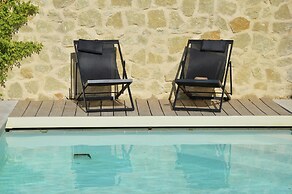 Villa in Malaucene With Private Pool