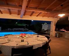 Villa in Malaucene With Private Pool
