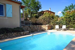 Hillside Villa With Pool, Joyeuse