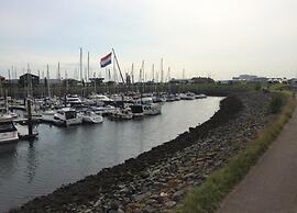 Nice Chalet with Fireplace near Oosterschelde
