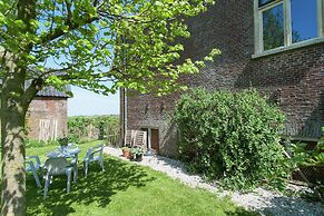 Idyllic Rural Home With Bikes