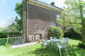 Idyllic Rural Home With Bikes