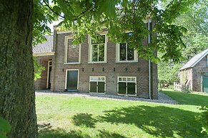 Idyllic Rural Home With Bikes