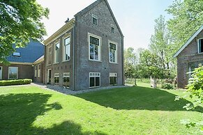 Idyllic Rural Home With Bikes