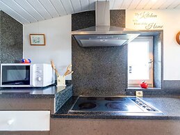 Inviting Chalet in Westouter With Garden