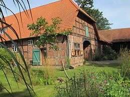 Spacious Apartment With Garden