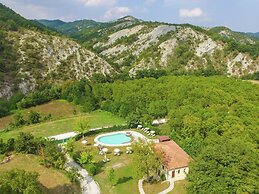 Mansion in Apecchio Near Lake