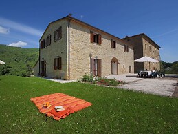 Mansion in Apecchio Near Lake