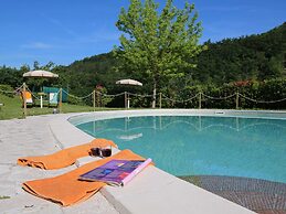 Mansion in Apecchio Near Lake