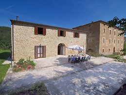 Mansion in Apecchio Near Lake